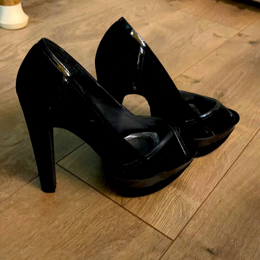 Black suede heeles